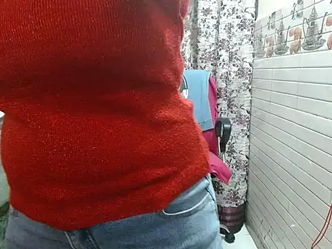 LovingPihu live sex cam