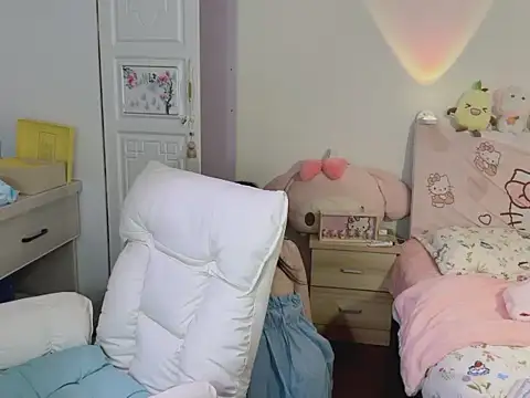 Onecutelittle's cam snapshot