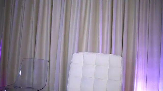 FoxieJullia live sex cam