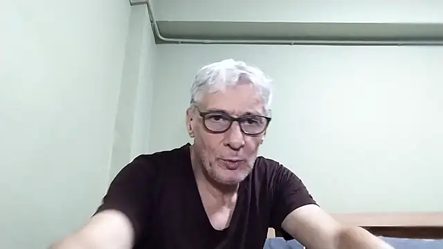 BIGUNCUTHARDCOCK live sex cam