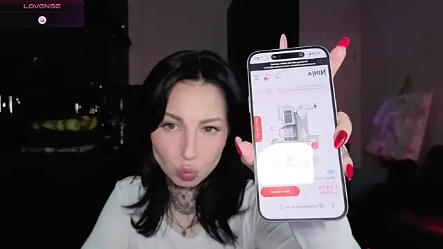 -_Alice's cam snapshot