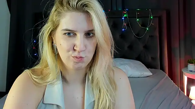 SoftLana live sex cam