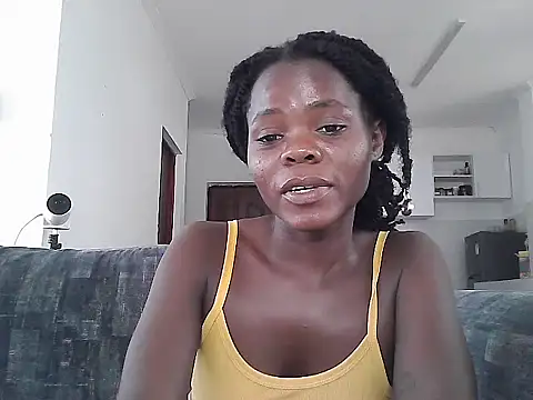 petiteebony_81's cam snapshot