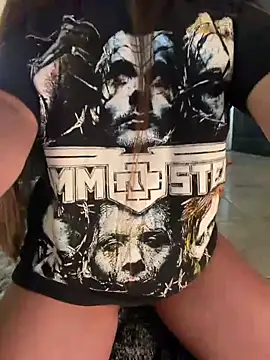 aly_golden_'s cam snapshot