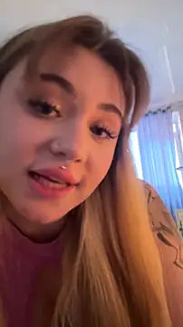 LunaMillie live sex cam