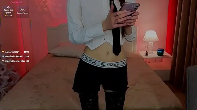 RedRubyMeow's cam snapshot