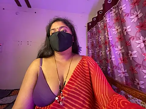 LouleyRanii live sex cam