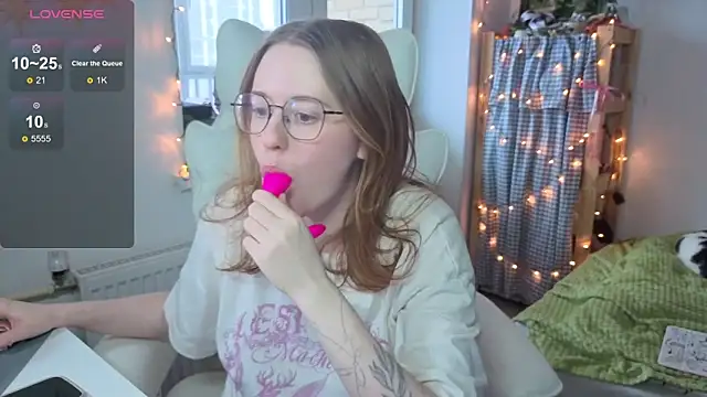 urstripchatgf live sex cam