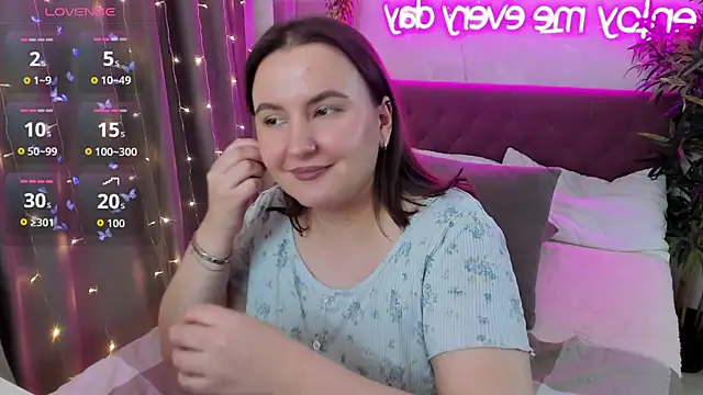 FeralPeach live sex cam