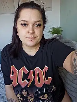 Saucy-Serenity live sex cam