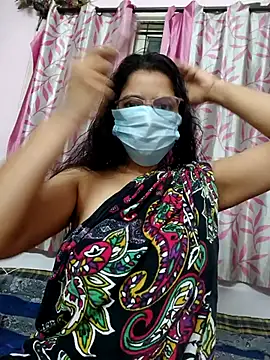 thanusi_2's cam snapshot