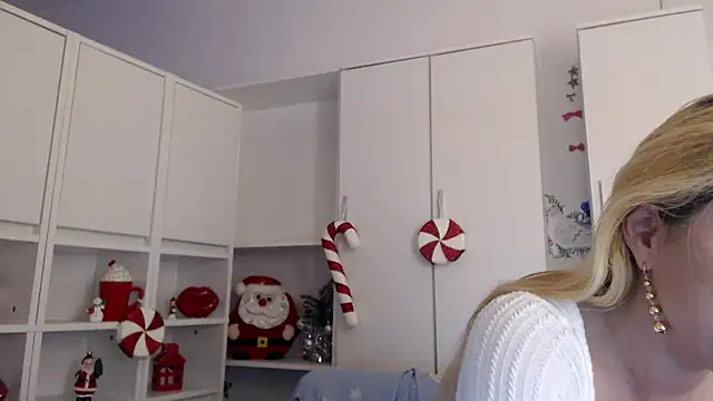 _karolynesyera_'s cam snapshot