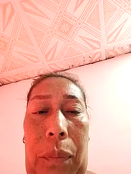 Naomi-Mature live sex cam