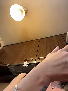 Hotmomcheckk_ live sex cam