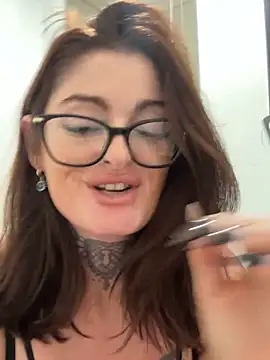 MommyScarletEire live sex cam