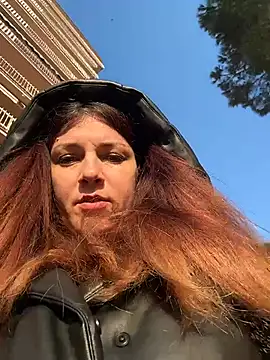 DaisyVibesss live sex cam