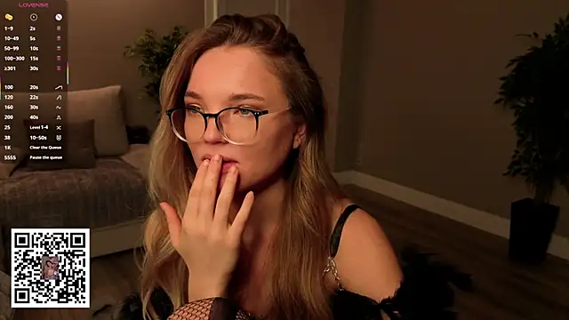 JulieLupo's cam snapshot