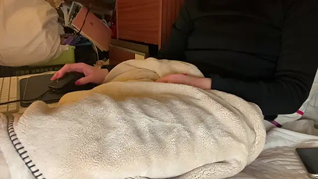 18yoteenvirgin's cam snapshot