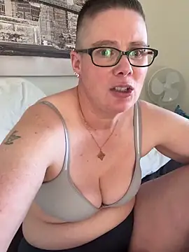 voluptuous-minx's cam snapshot