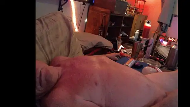 Pussyeat2please live sex cam