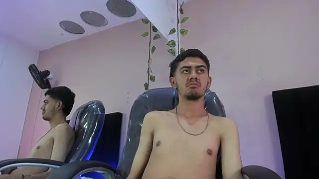 Logan_Wolf_ live sex cam