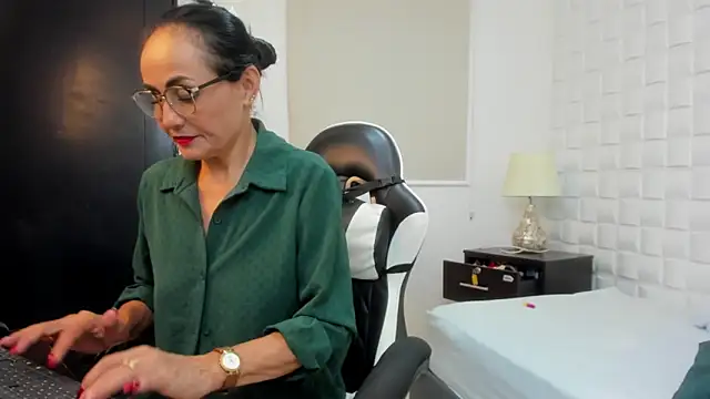 yulitza1025 live sex cam