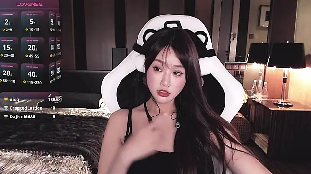 Tsuki-777 live sex cam