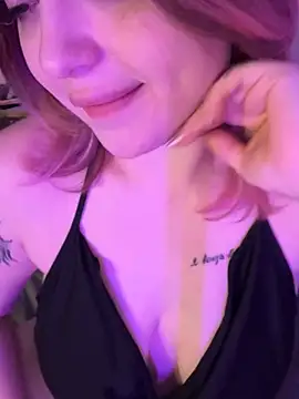 KellyMoors live sex cam