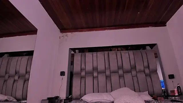 NikkySmiith live sex cam