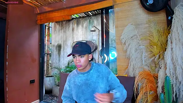 AlanCutee live sex cam