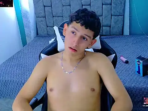 FelipeGonzalezz live sex cam