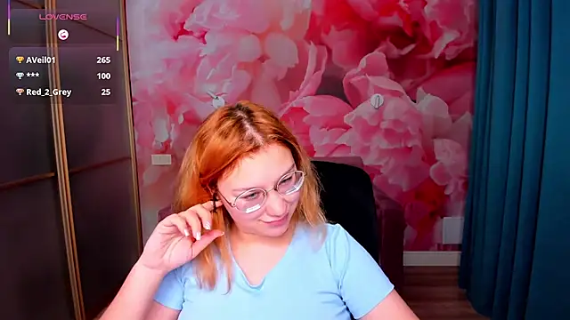 AngelinaLow's cam snapshot