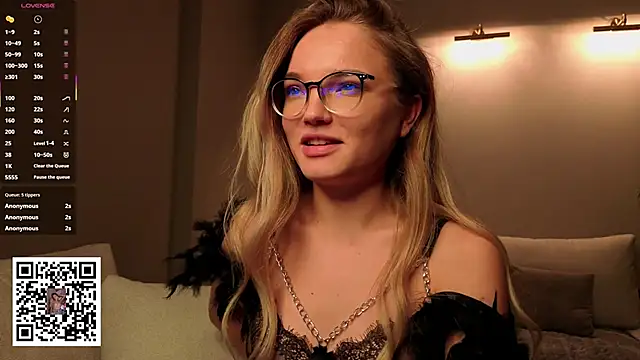 JulieLupo live sex cam