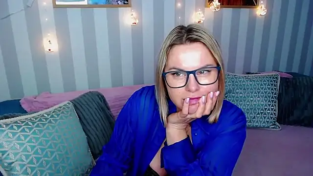 MonaLisaG's cam snapshot