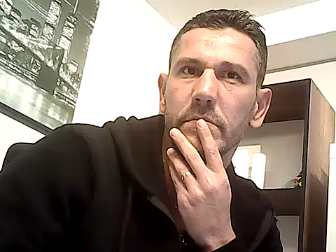 mastercharisma35's cam snapshot