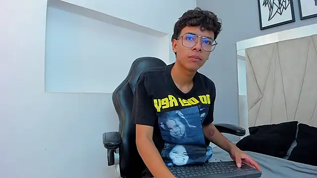 adams_bobby live sex cam