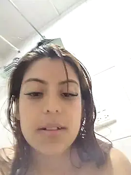 mia_hottie2210 live sex cam