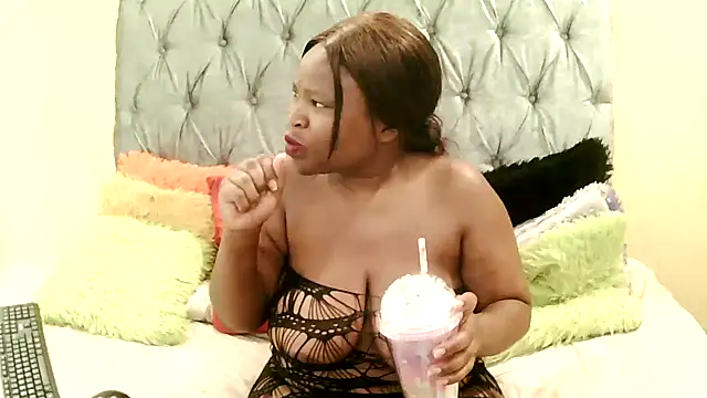 BubblegumBaddiexxxx's cam snapshot