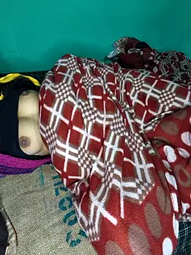 QWEEN7B's cam snapshot