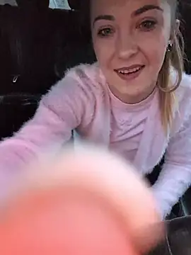 Risky_girl23's cam snapshot