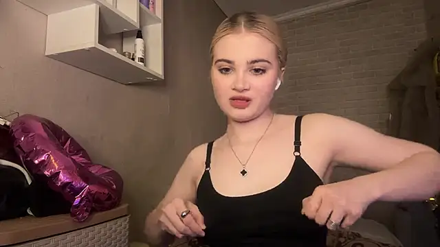 KarissaBoisse live sex cam