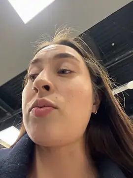 Holly_Play live sex cam