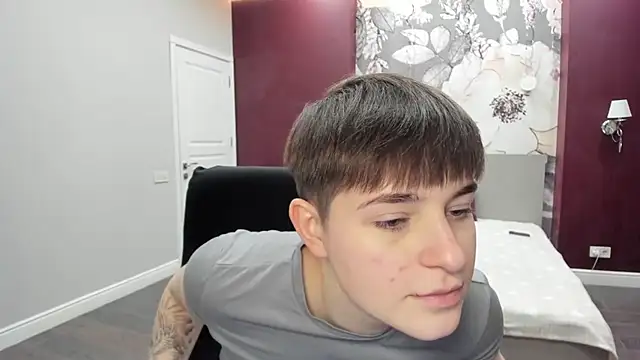 EmiliaYours live sex cam