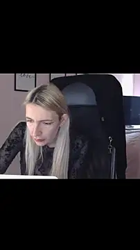 BarbieBlondieGirl live sex cam