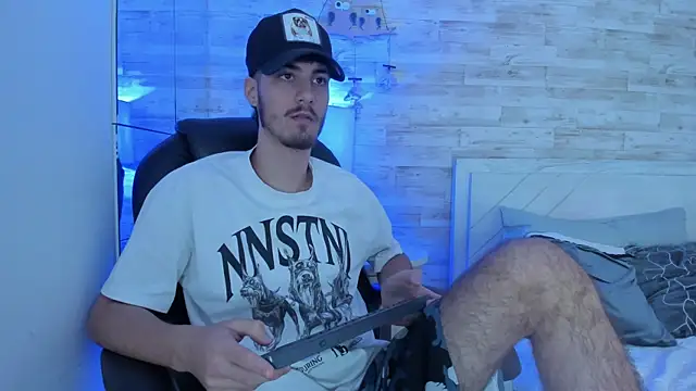 Emir_Ozan_'s cam snapshot