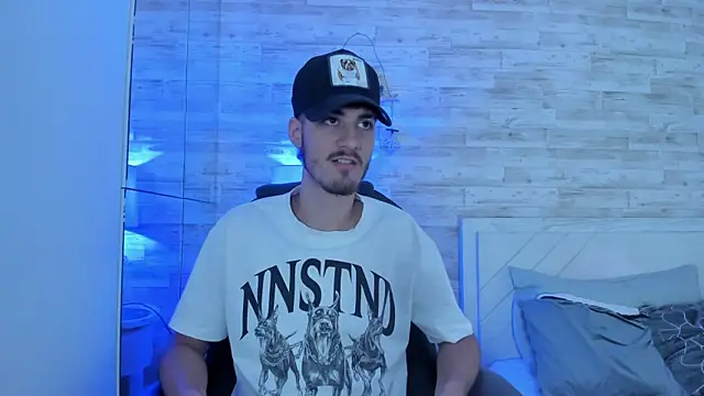 Emir_Ozan_'s cam snapshot