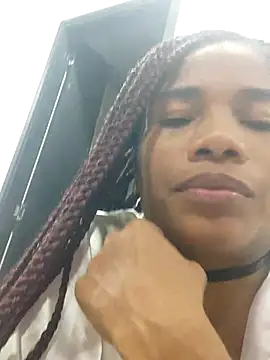 SilvannaFit live sex cam