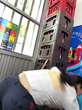 Alysson-- live sex cam