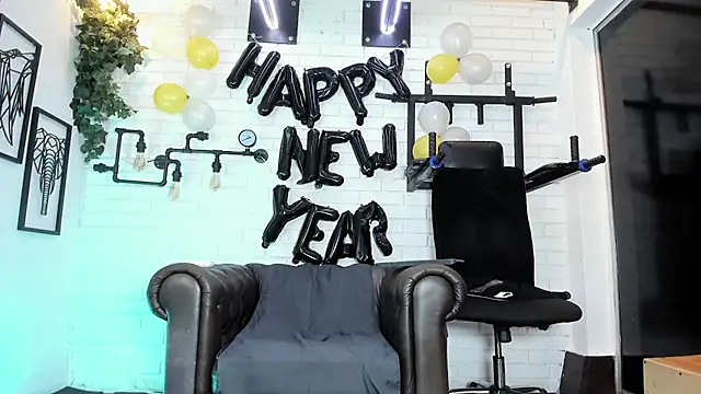 ItaloMoore live sex cam