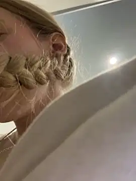 kira_mia live sex cam